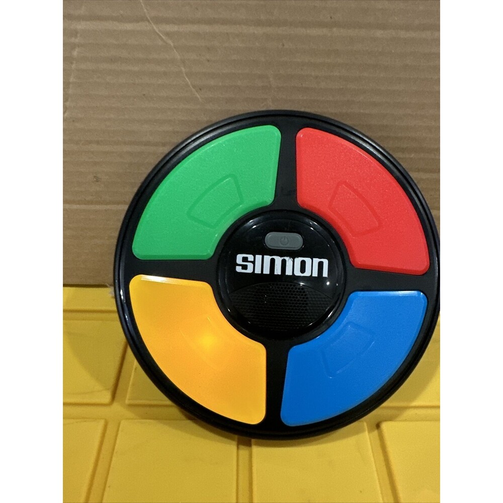 Simon Says Electronic Game Hasbro 2015 Classic Toy Tested & Working Cc7